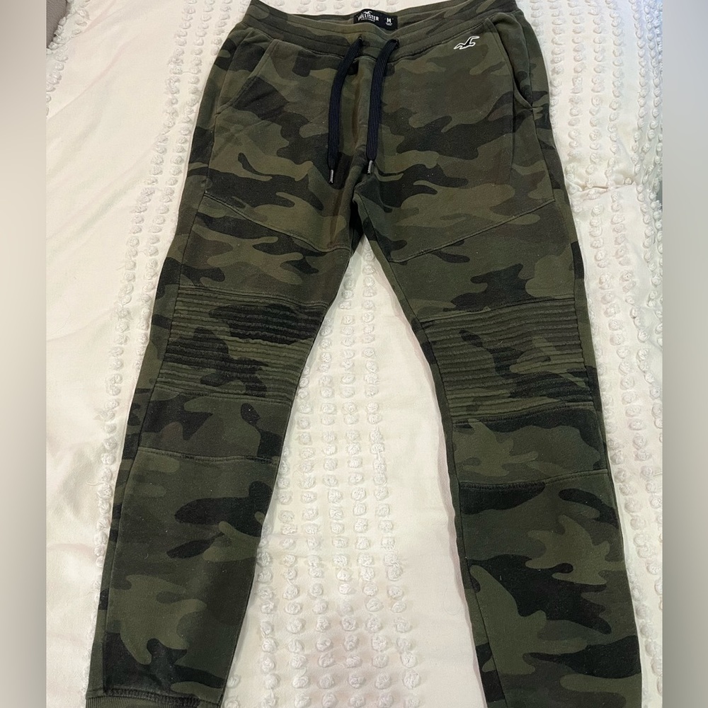 HOLLISTER CARGO JOGGERS SIZE MEDIUM